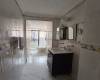 Hermoso apartamento de metros cuadros en el sector Eduardo Santos en una zona de alta valoración (Unidad de Vivienda Hans Drews Arango).  Cuenta con 4 habitaciones con closet, 2 baños, amplia zona social con balcón y excelente iluminación,cocina semi integral y zona de lavandería independiente. La unidad residencial es patrimonio cultural arquitectónico del distrito, cuenta con amplias zonas verdes, salón social, locales comerciales, jardín infantil, canchas de baloncesto y microfútbol y parqueadero comunal , Frente a estación de Transmilenio Hospital de la caracas.